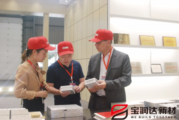 國(guó)貨當(dāng)自強(qiáng) | 法國(guó)客戶來訪寶潤(rùn)達(dá)洽談冷庫(kù)板項(xiàng)目